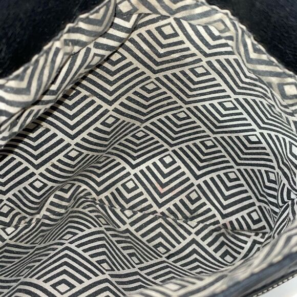 Elegant HOBO Black Leather Crossbody Bag - Picture 11 of 13